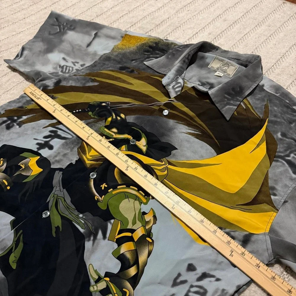 VTG Y2K armored warrior graphic shirt size xl Streetwear skater anime manga